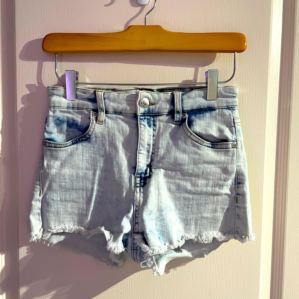 Blue notes mid rise acid wash Jean shorts